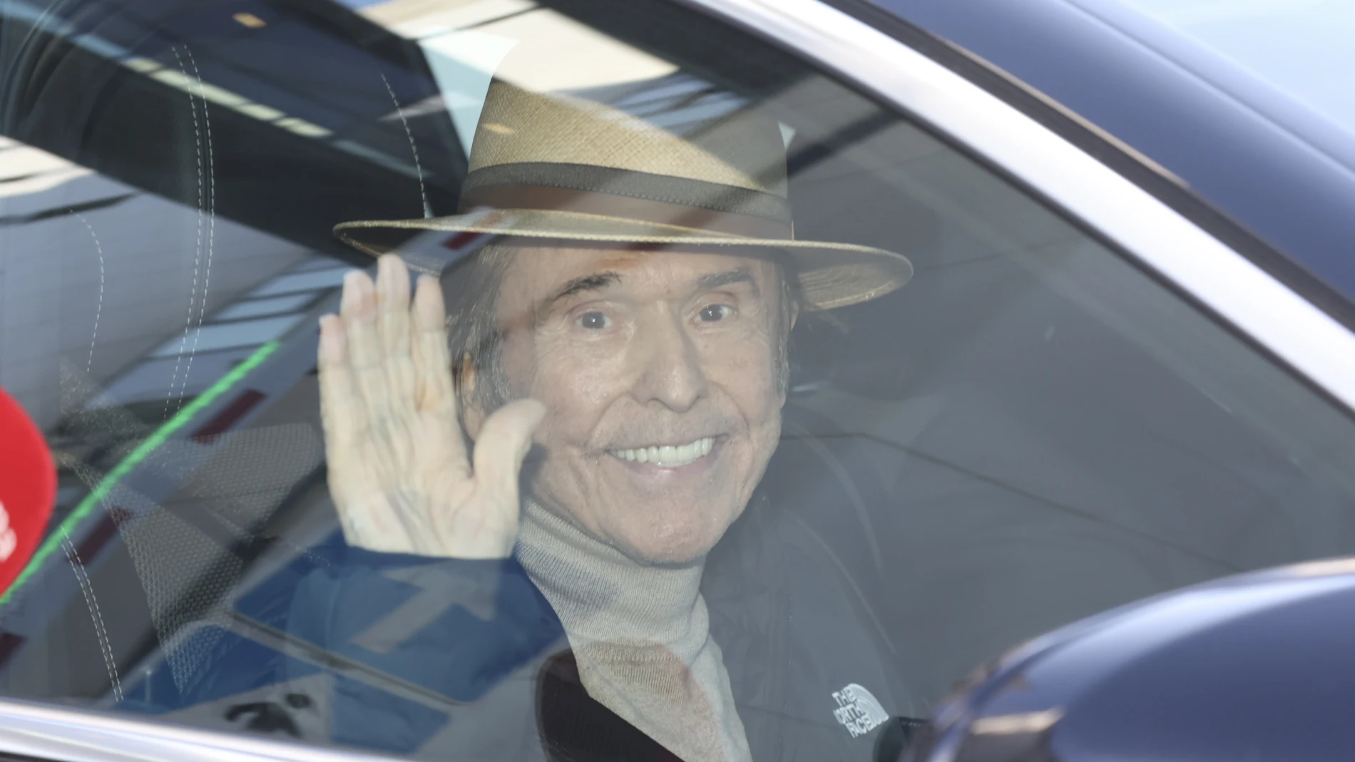 Raphael a su salida del hospital