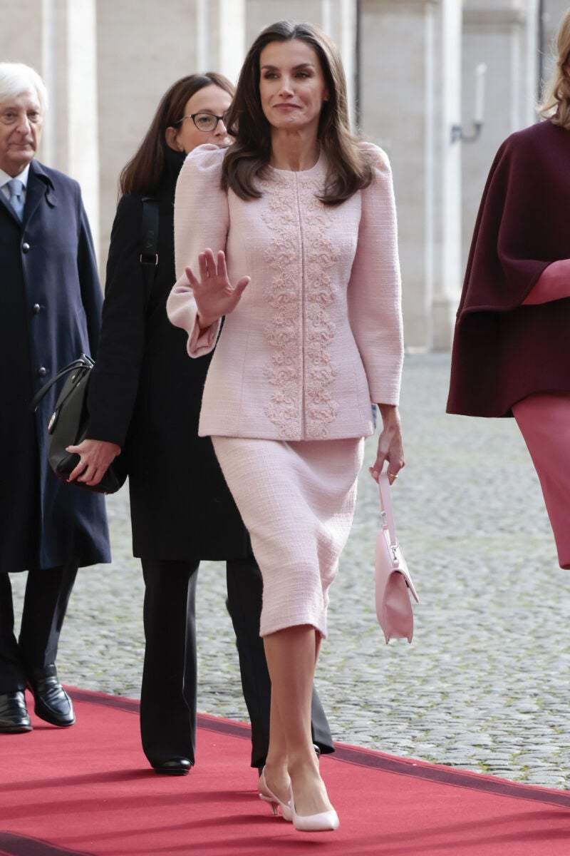 El look de la Reina Letizia en Roma.