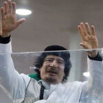Imagen de archivo datada el 25 de febrero de 2010 del líder libio Muamar al Gadafi, en Bengasi, Libia