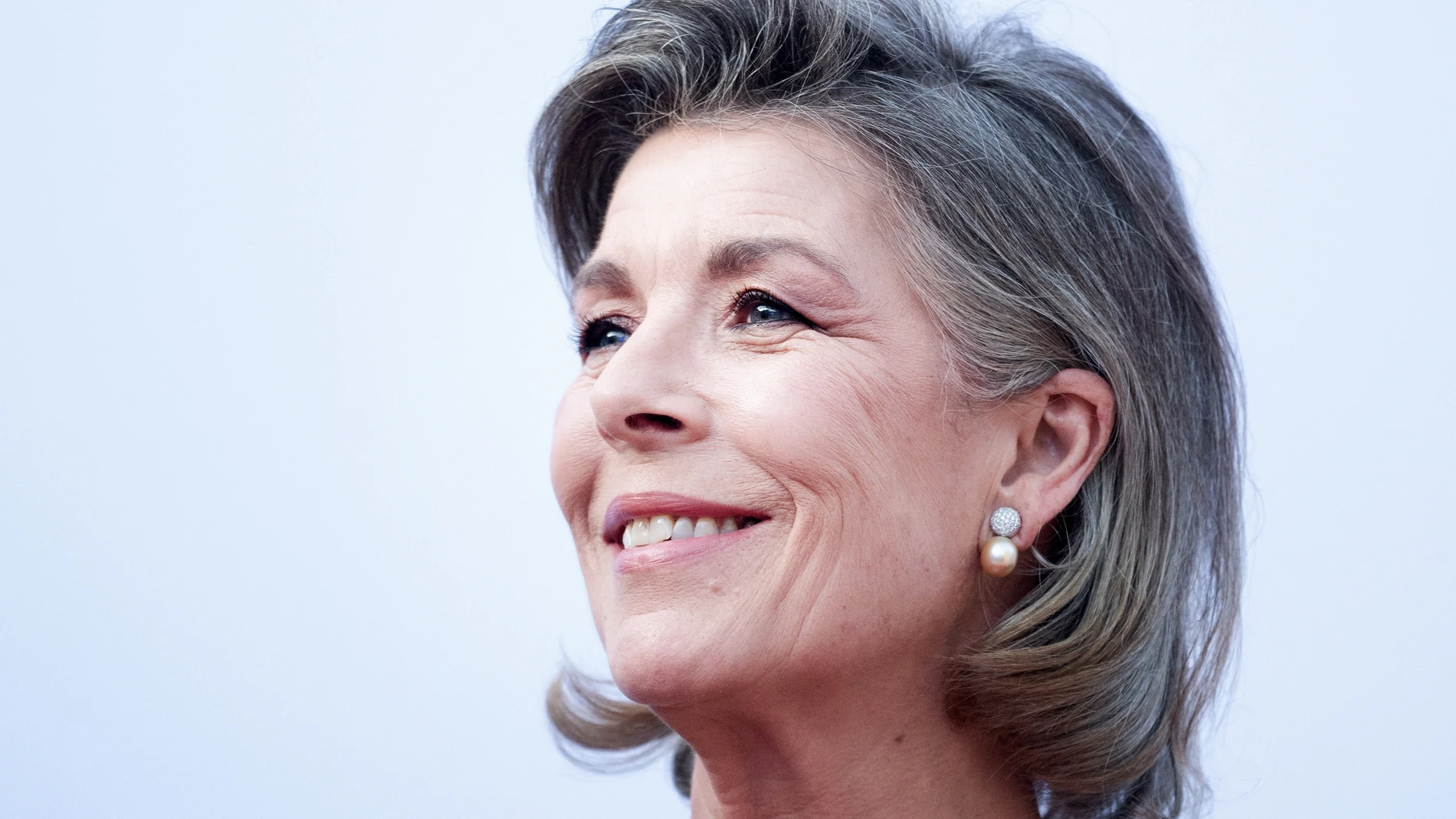 El long bob es el corte de pelo para lucir canas a los 60 años.