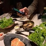 Ensalada de codorniz y lechuga de hoja de roble