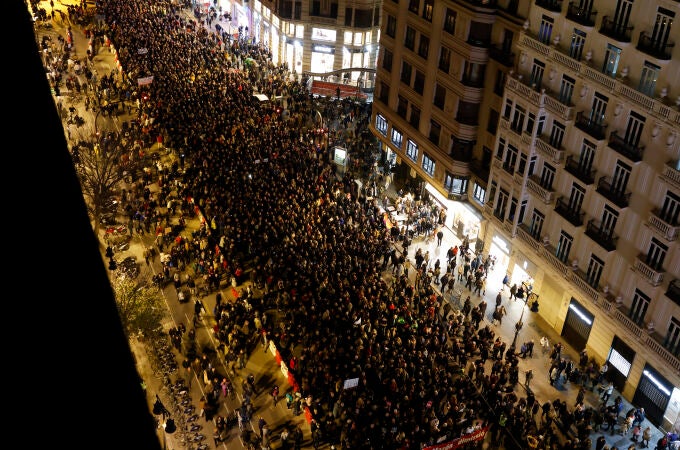 Vista general de la tercera manifestacióneste domingo por el centro de la capital coincidiendo con el día en que se cumplen dos meses desde la dana. 