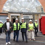 Mañueco y Leticia García visitan junto a Guarido las obras de reforma del mercado de abastos de Zamora