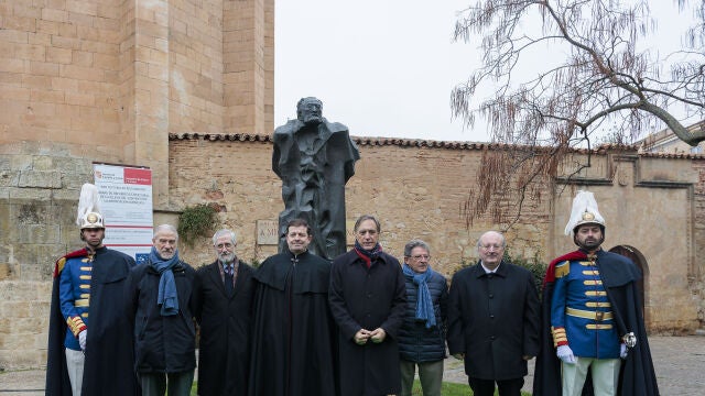 Mañueco, Carbayo, Prieto y Cabero, entre otros, durante el homenaje a Unamuno en Salamanca