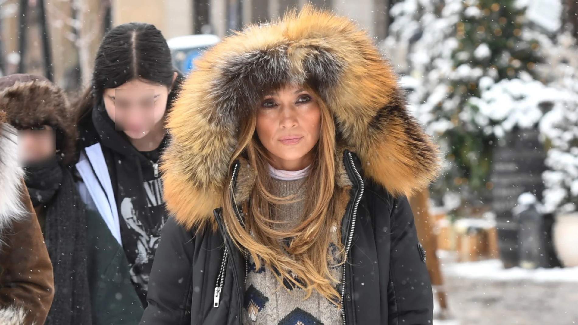 Jennifer Lopez se enfrenta a la tormenta de nieve en Aspen con el look ...
