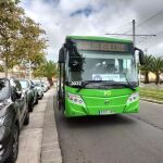 Guagua lanzadera universitaria de Titsa en el Campus de Guajara