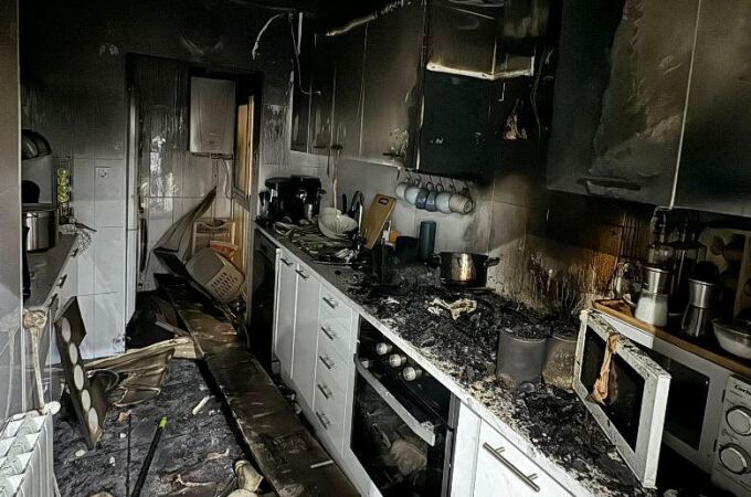 Dos policías fuera de servicio rescatan a su propio vecino de un incendio en Terrassa