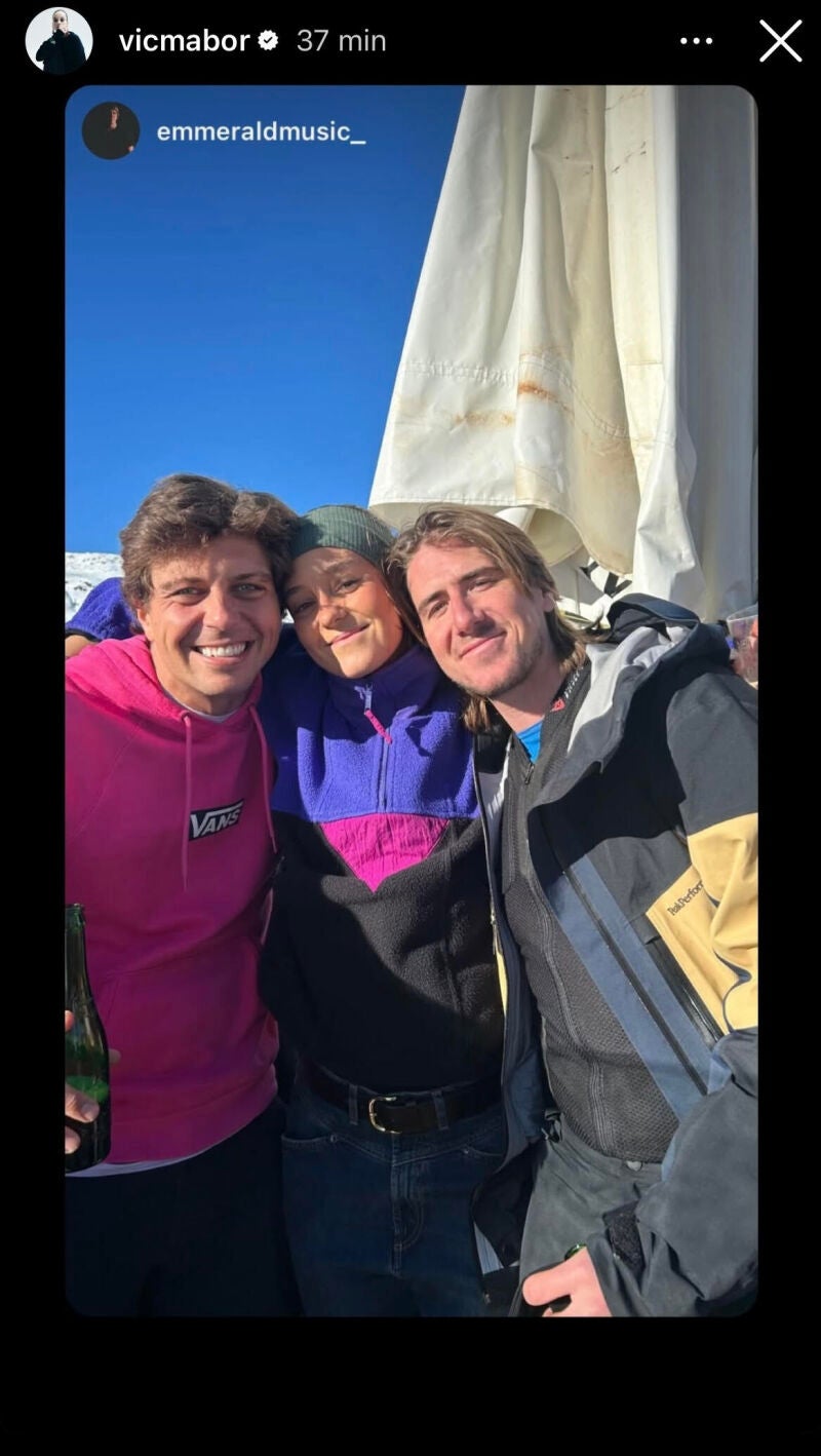 Victoria Federca con amigos. 
