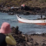 Dos personas fallecidas en el primer cayuco que llega a las costas canarias en 2025