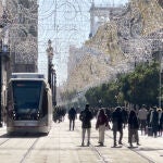 Transeúntes por el centro de Sevilla