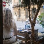Barcelona prohíbe desde este año las estufas de combustión de gas en terrazas de locales