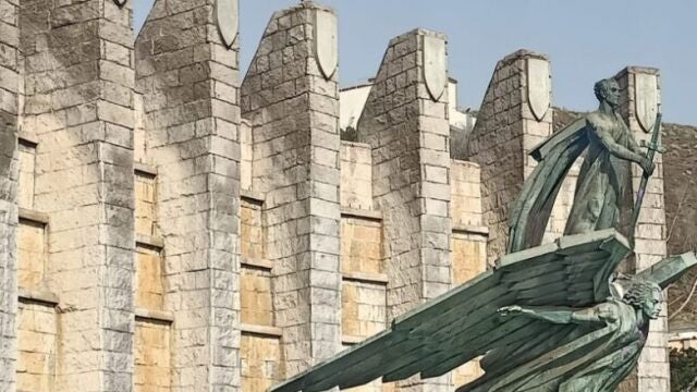 El monumento santacruceño de supuesta exaltación a Franco que fue incluido en el catálogo de vestigios franquistas