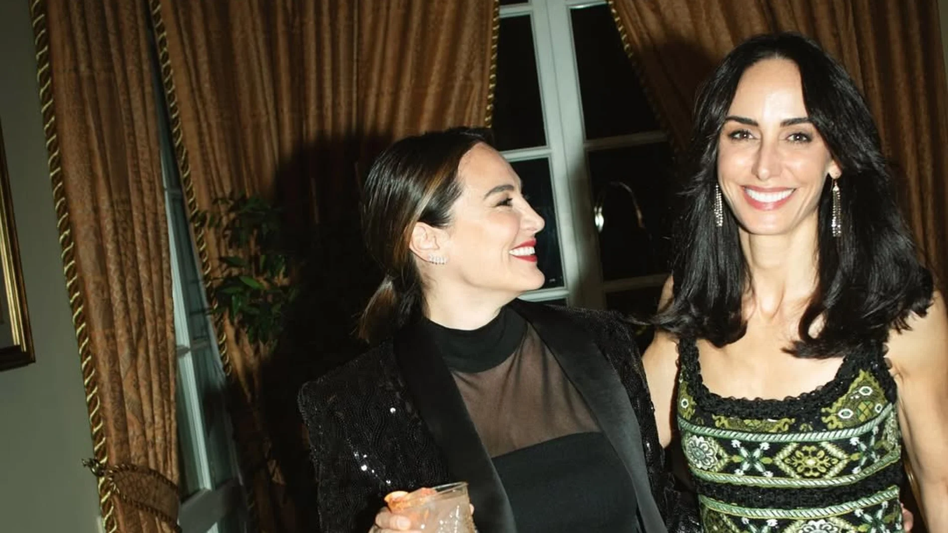 Los looks de Amparo Corsini y Tamara Falcó en Nochevieja.