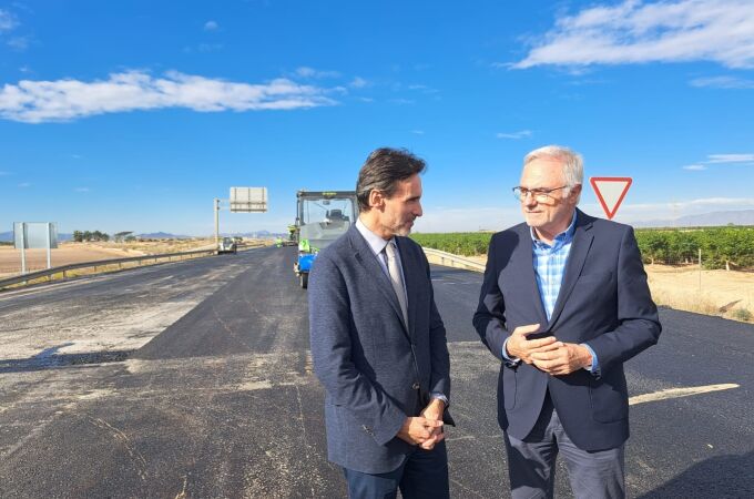 El consejero de Fomento e Infraestructuras, Jorge García Montoro, junto al alcalde de Torre Pacheco, Pedro Ángel Roca