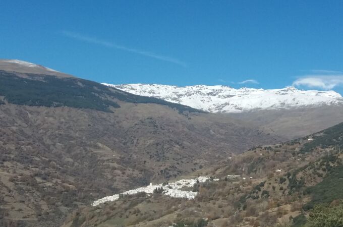 La Alpujarra de Granada, con Bubión y Capileira bajo el Veleta