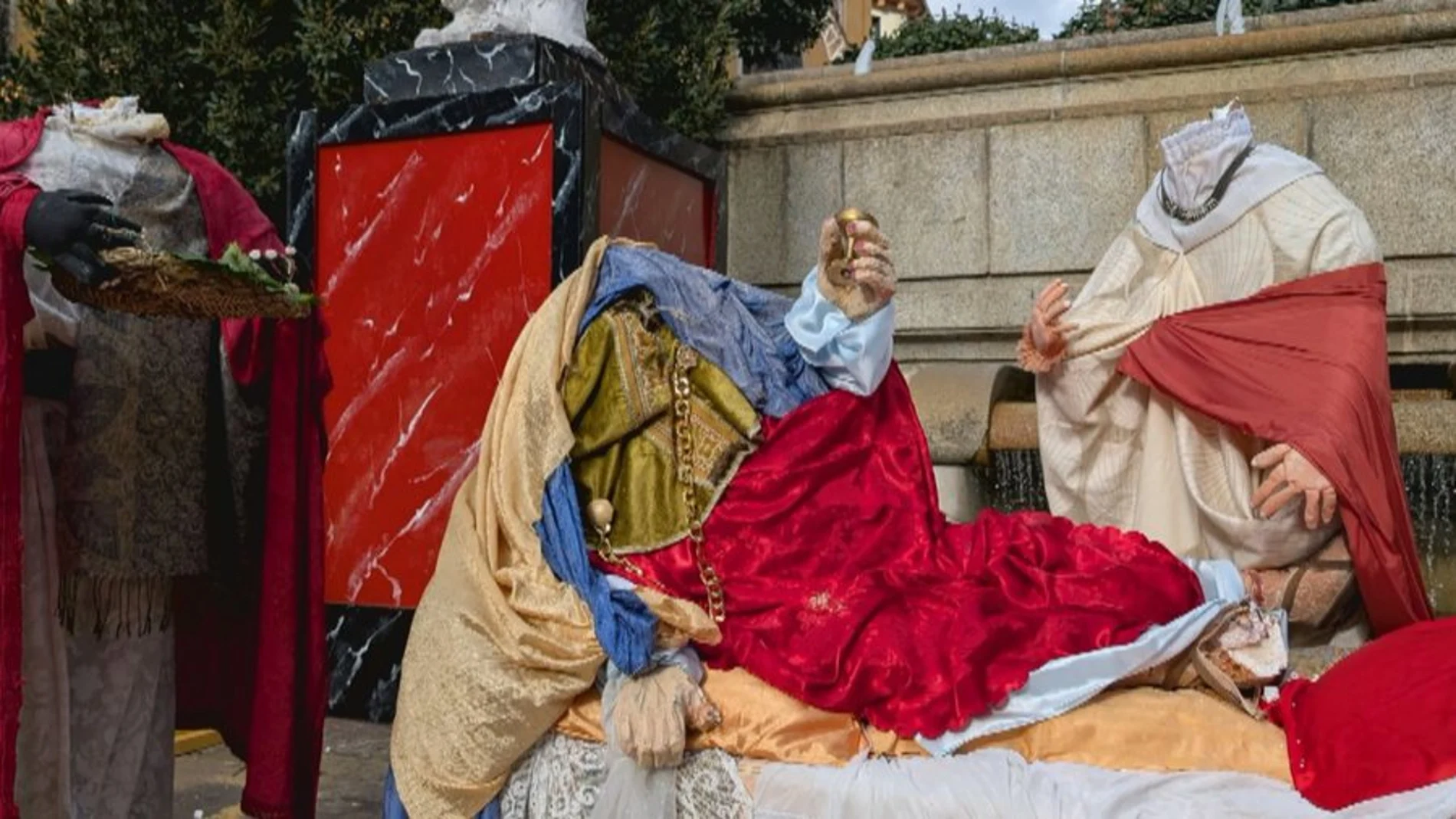 Aparecen decapitadas las figuras del pesebre de San Lorenzo de El Escorial