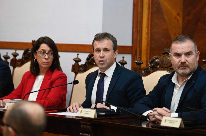Julio Millán, en el centro, vuelve a ser alcalde de Jaén