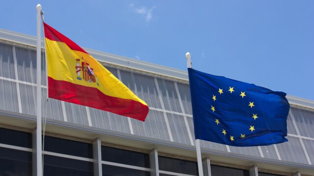 Las banderas son un símbolo que refleja el sentimiento nacional de cada país, tal como puede ser el himno o un escudo, como es el caso de España