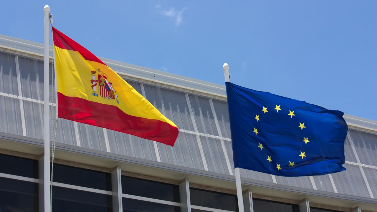 ¡Impactante! Este país europeo prohibirá izar la bandera española a partir de 2025: descubre por qué 6 Merca2.es Instituciones Internacionales y su representación