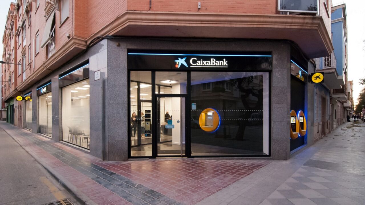 CaixaBank inicia 2025 con todos los cajeros y oficinas de la zona DANA ...