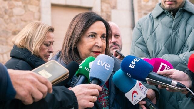 Robles comparte "plenamente" las consideraciones de Cuerpo, destaca su "enorme formación" y rechaza críticas de Díaz