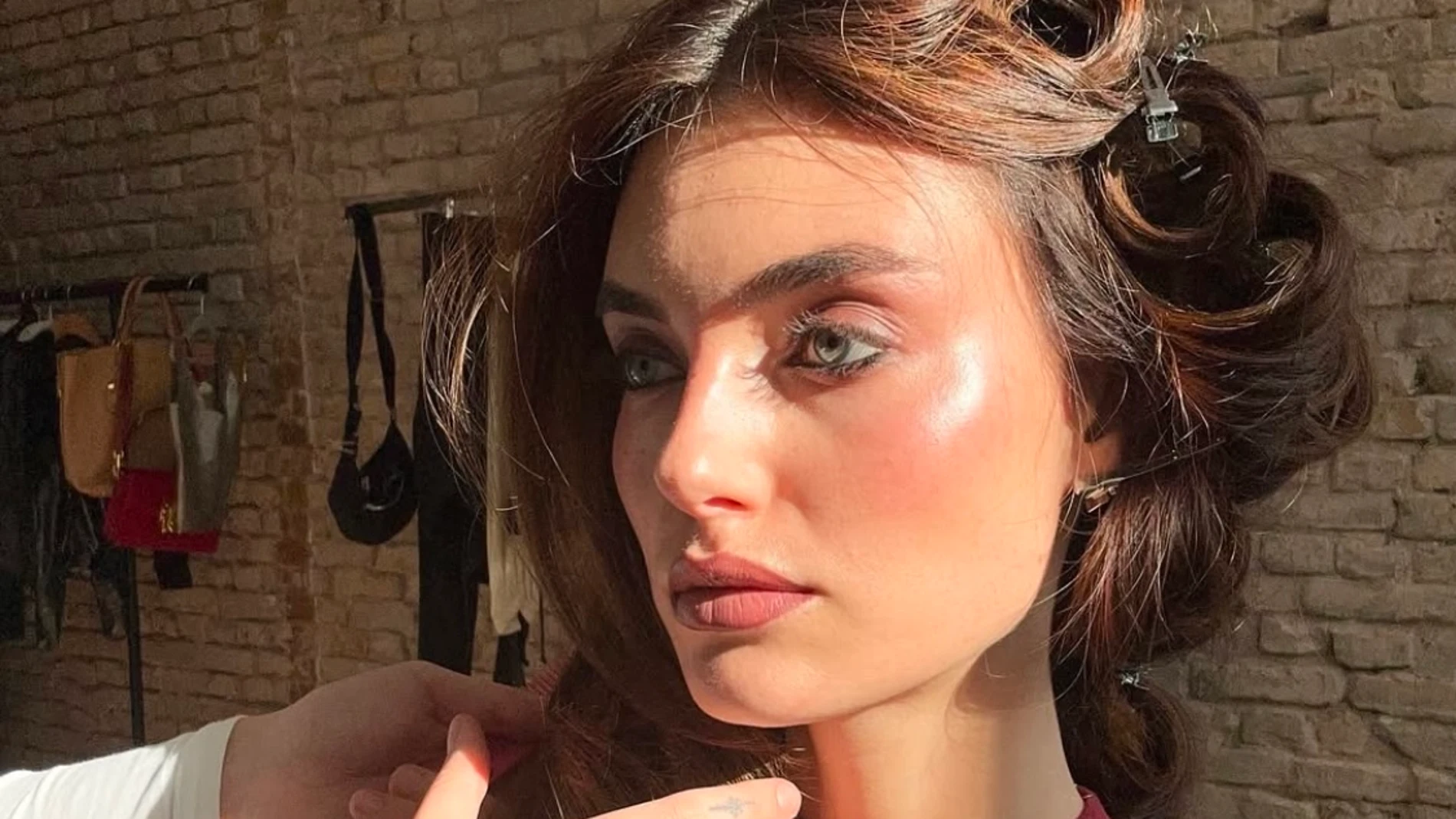 Máscaras de pestañas marrones para agrandar la mirada.