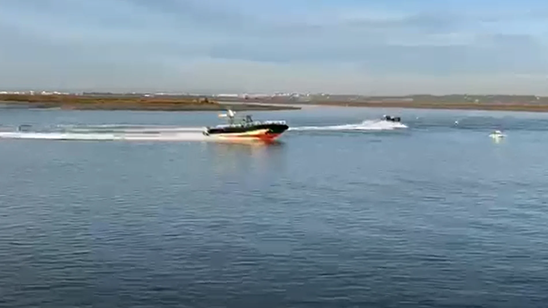 Narcotráfico: una persecución en la ría de Isla Cristina deja a un Guardia Civil herido y varios detenidos