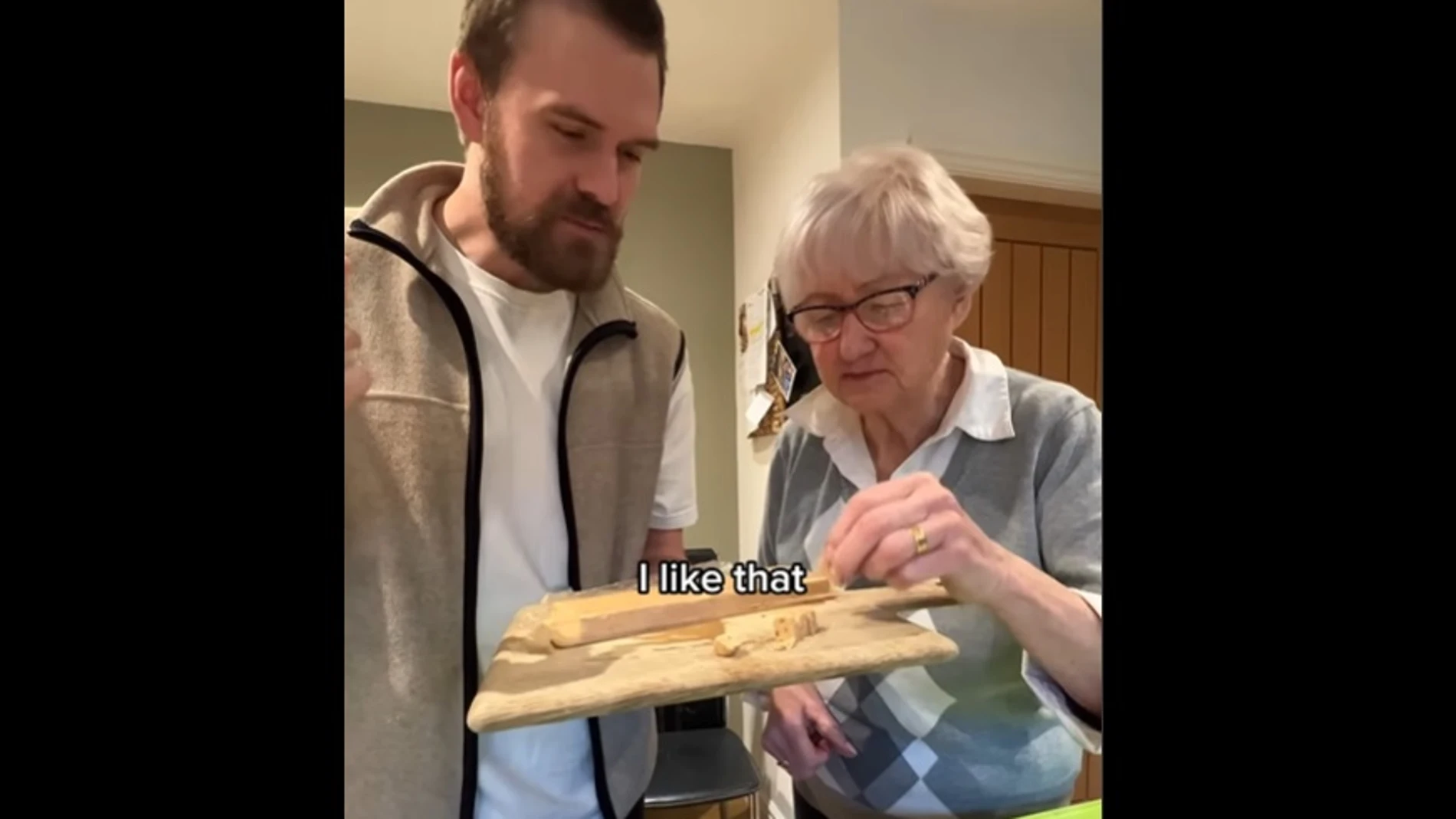 Esta es la insólita reacción de una abuela británica cuando prueba el turrón por primera vez