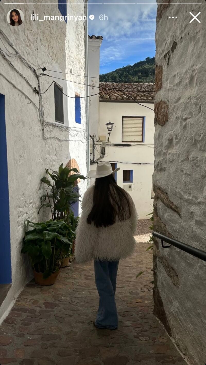 El look con sombrero 'cowboy' de Violeta Mangriñán.