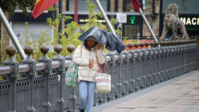Viento y lluvia en la ciudad de León