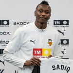 Presentación del delantero nigeriano Umar Sadiq como nuevo jugador del Valencia CF