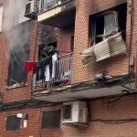 Sucesos.- Atendidas 23 personas por inhalación leve de humo en un incendio en una vivienda de Carabanchel