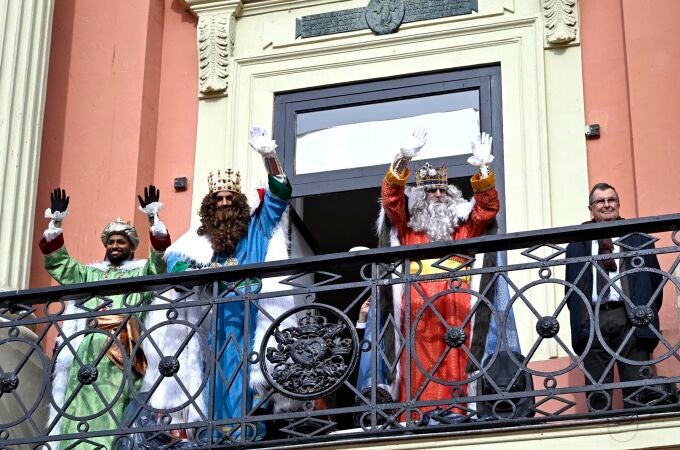 Melchor, Gaspar y Baltasar inundan de alegría la ciudad de Murcia