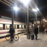 Investigan el fallecimiento de un hombre tras ser arrollado por un tren de Cercanías en Alfafar (Valencia)