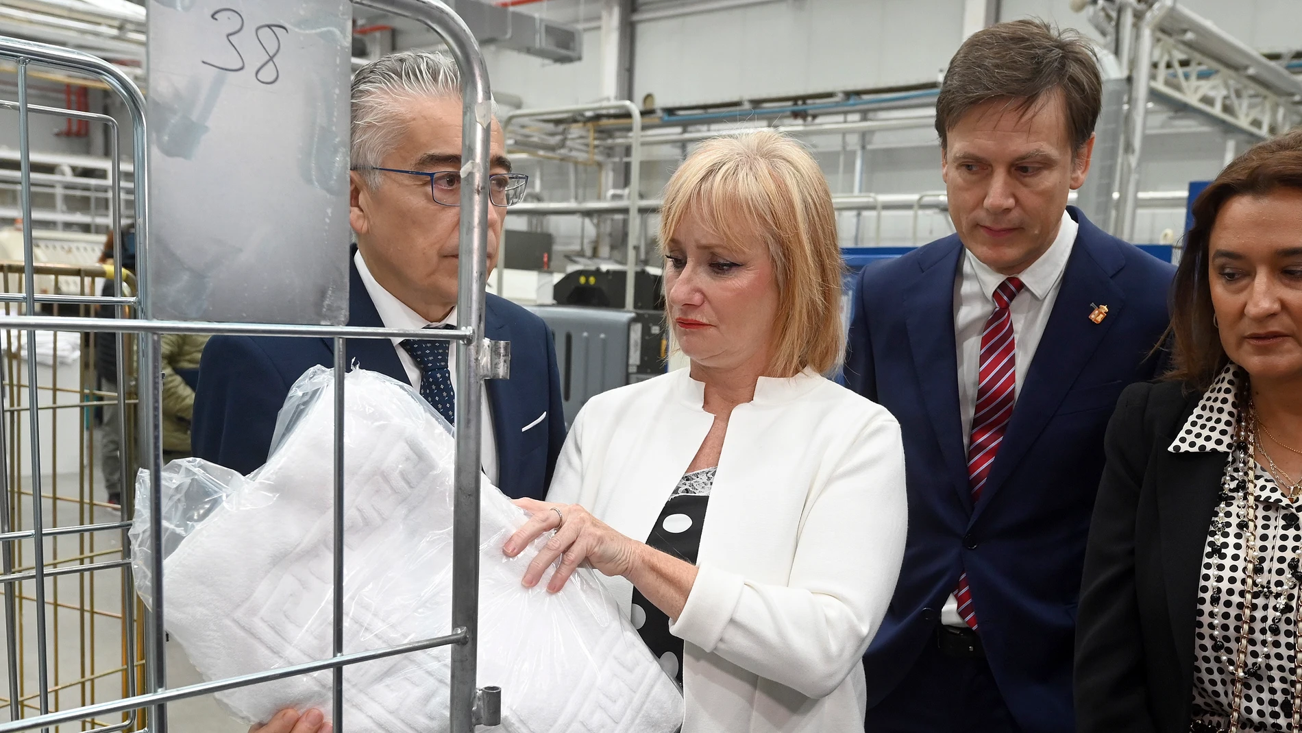 La consejera de Industria, Comercio y Empleo, Leticia García, visita las instalaciones de la empresa de inserción Ceislabur