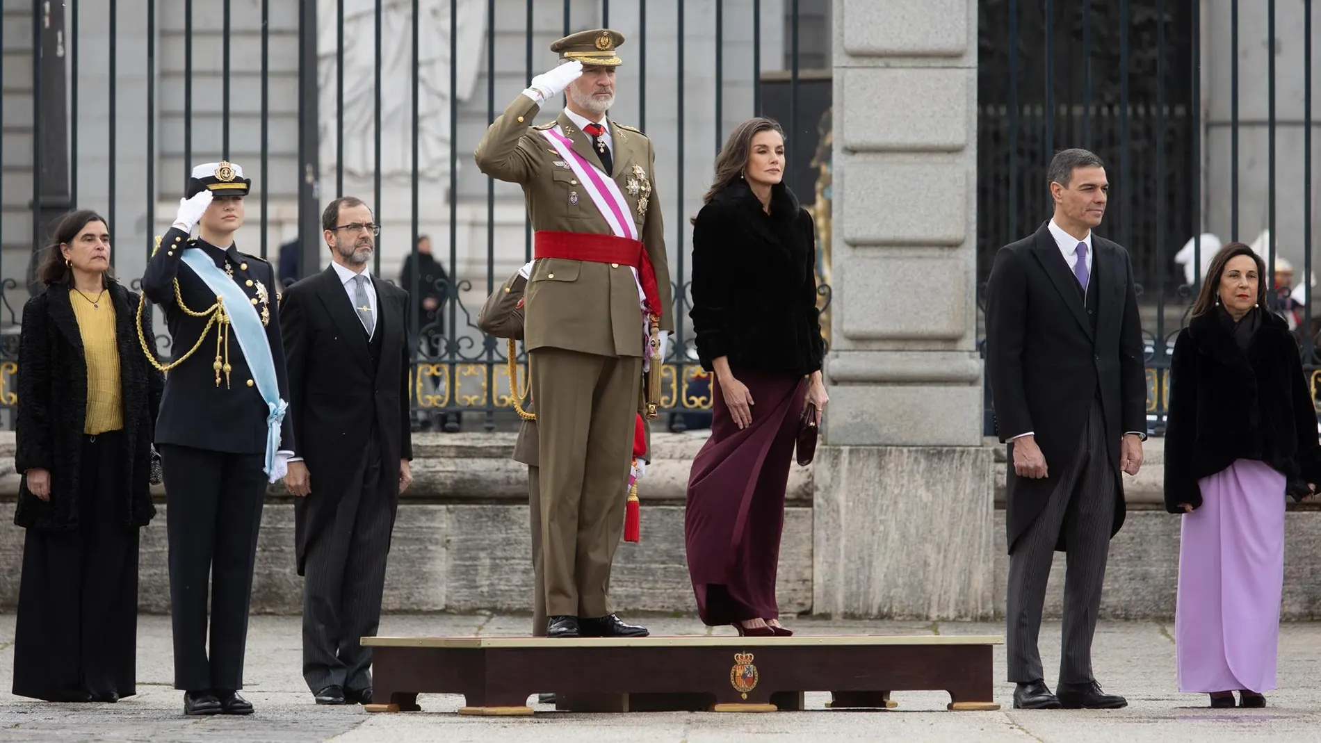 Sánchez felicita la Pascua Militar y reconoce el "compromiso" de las FFAA, que trabajan por los afectados por la dana