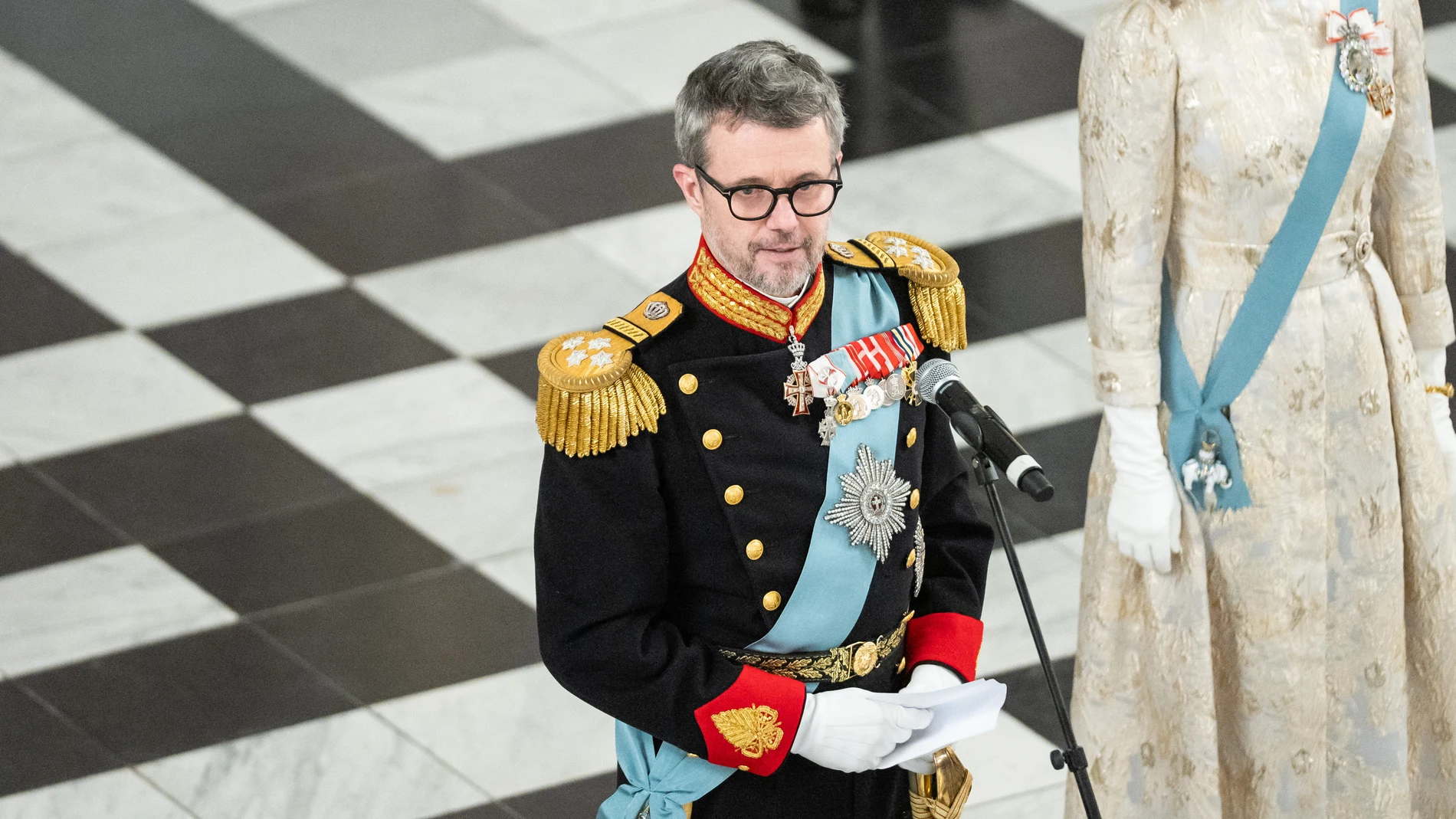 Copenhagen (Denmark), 06/01/2025.- Denmark's King Frederik X speaks at the Royal Couple's New Year's Reception for the Diplomatic Corps at Christiansborg Palace in Copenhagen, Denmark, 06 January 2025. It is the Danish royal couple's first New Year's reception for the diplomatic corps accredited in Denmark after the succession. (Dinamarca, Copenhague) EFE/EPA/EMIL NICOLAI HELMS DENMARK OUT