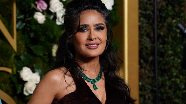 Salma Hayek en los Globos de Oro 2025.