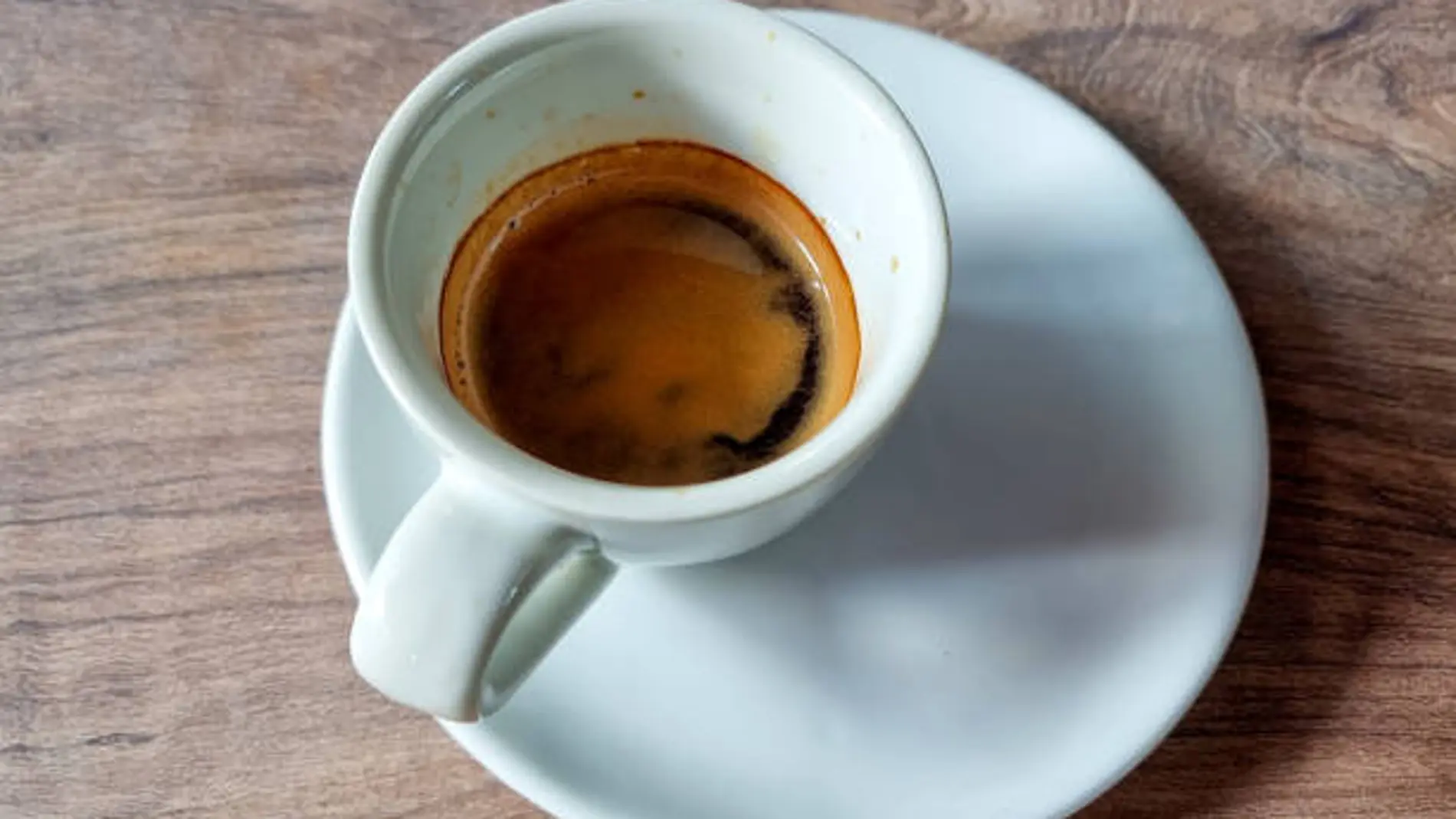 Ni para la cuchara ni para el azucarillo: para esto sirve el platito del café