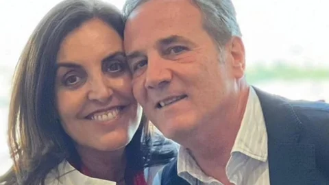 Fernando de Borbón y Medina junto a su esposa, María Vallejo Miras
