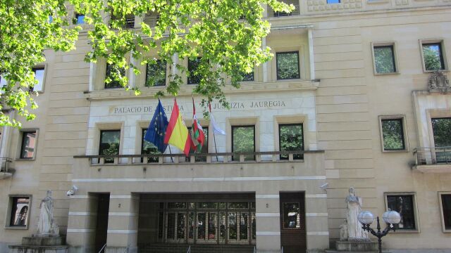 Audiencia de Bizkaia juzga a un exentrenador de baloncesto de Gernika por abusos sexuales con petición 14 años de cárcel