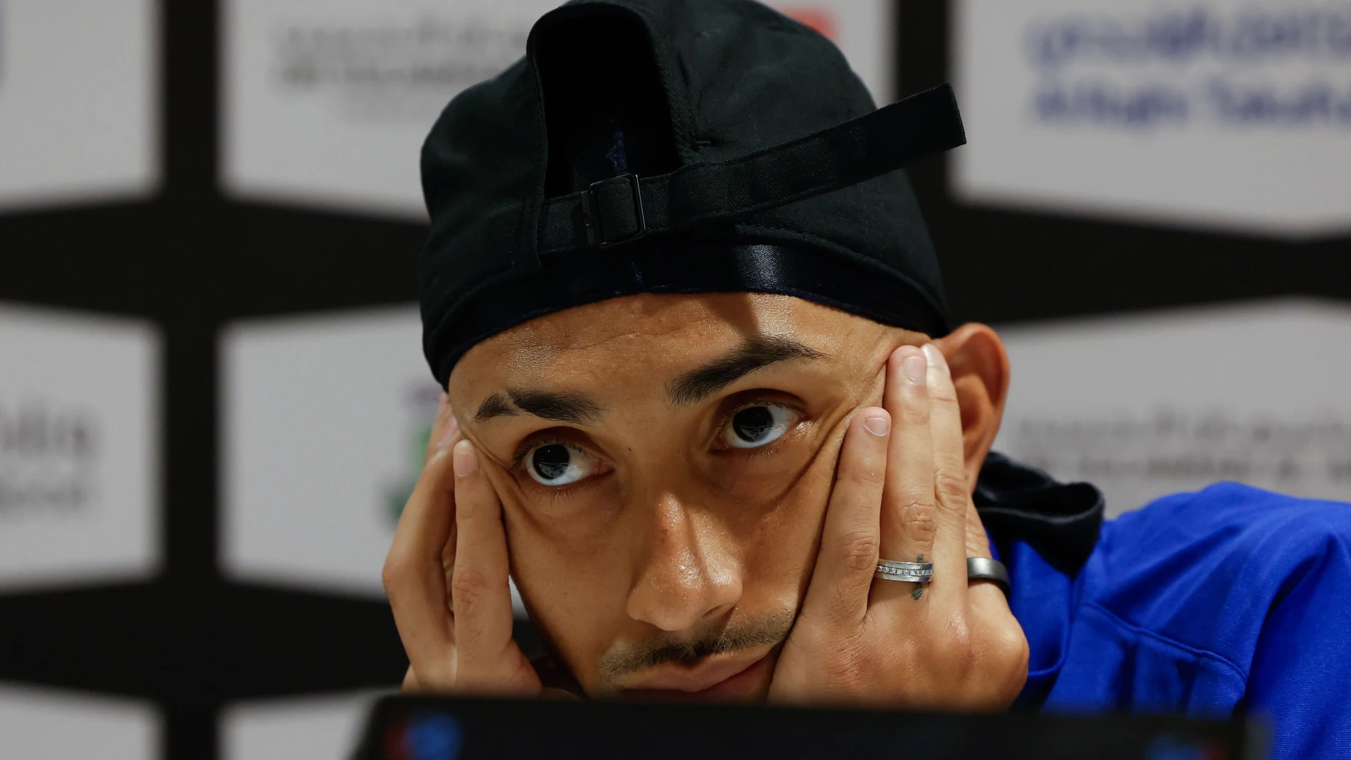 YEDA (ARABIA SAUDÍ), 07/01/2025.- El delantero brasileño del FC Barcelona Raphinha ofrece una rueda de prensa este martes en Yeda, en la víspera del partido de semifinales de la Supercopa de España de fútbol que les enfrenta al Athletic de Bilbao. EFE/ Alberto Estévez