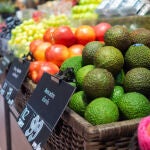 Aguacates en supermercado