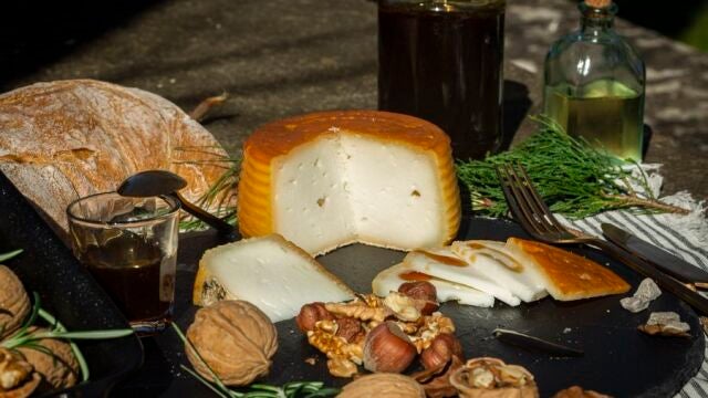 Los tres mejores quesos de Cantabria: denominación de origen, tradición y sabor a la tierruca
