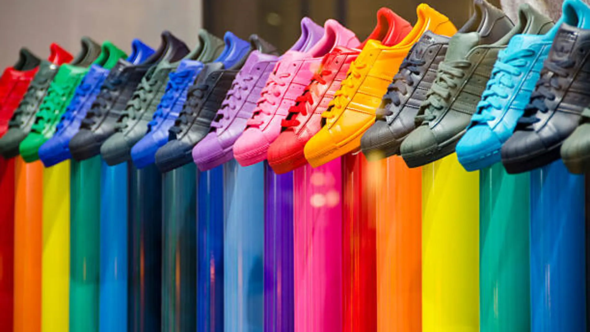 La ciencia lo confirma: Llevar zapatillas de colores reduce la ansiedad