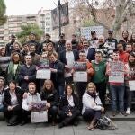 El alcalde de Valladolid, Jesús Julio Carnero, el presidente de Down Valladolid, Manuel Velázquez, y el fotógrafo y autor DaniMantis, presentan el calendario solidario de la organización para el año 2025 bajo el lema ‘Brillando juntos. Compartiendo esfuerzo y compromiso’.