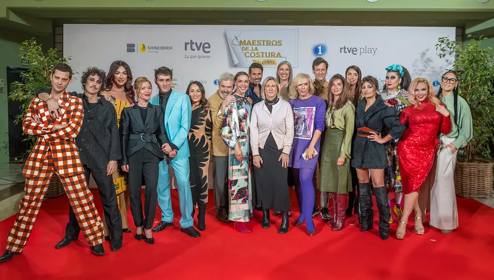 Concursantes, jueces y presentadora de 'Maestros de la Costura Celebrity'