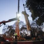 La ciudad de Castellón retira el monumento a los Caídos del parque Ribalta.