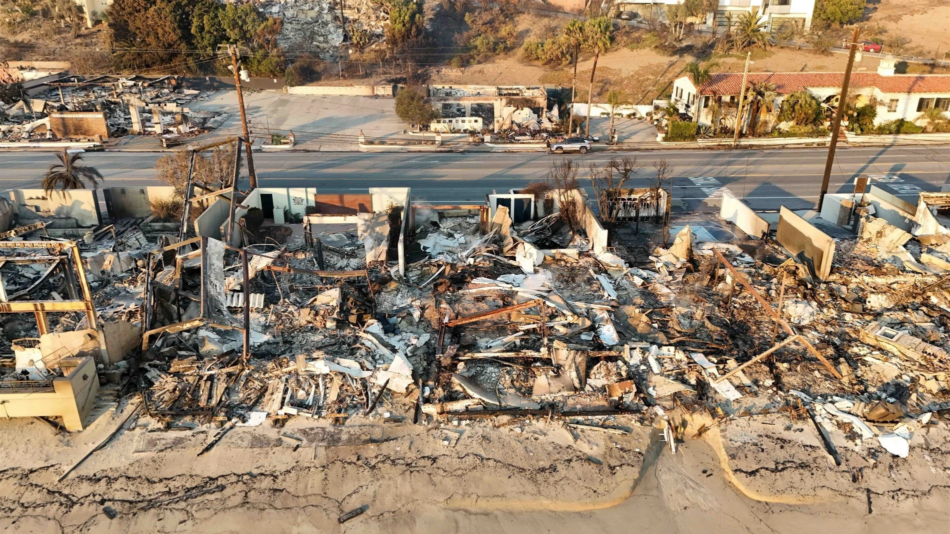 ILa casa de Paris Hilton, reducida a escombros por los incendios de Los Ángeles