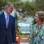 Sus Majestades los Reyes Don Felipe VI y Doña Letizia junto a la Reina Sofia, ofrecen en el Palacio de Marivent, la tradicional recepción a representantes de los distintos sectores e instituciones de la sociedad de las Illes Balears. 